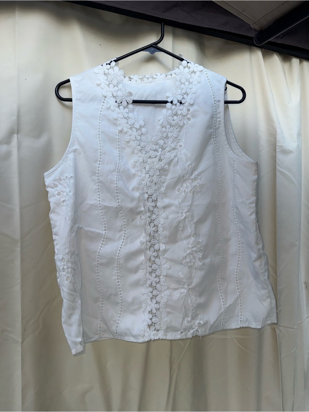SHEIN White Floral Top